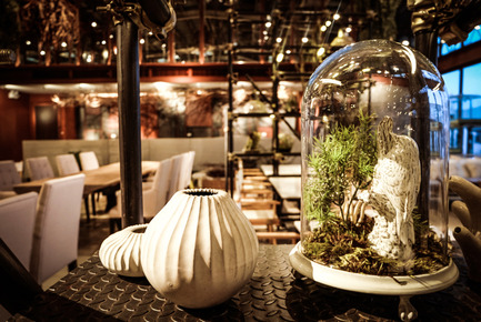 Press kit | 1972-01 - Press release | ‘Vivarium’ - A Tractor Warehouse Turned Restaurant by Hypothesis Won the INSIDE Award 2015 - Hypothesis - Commercial Interior Design - Ceramic design by&nbsp;Yarnnakarn Art and Craft Studio - Photo credit:  Hypothesis 