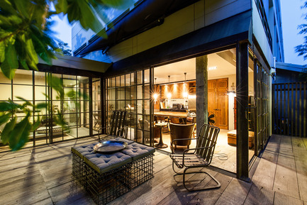 Press kit | 1972-01 - Press release | ‘Vivarium’ - A Tractor Warehouse Turned Restaurant by Hypothesis Won the INSIDE Award 2015 - Hypothesis - Commercial Interior Design - Residence Pattanakan - Photo credit:  Hypothesis 