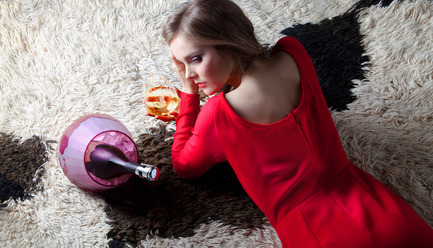 Dossier de presse | 990-03 - Communiqué de presse | KAYIWA’s New Gravity-Defying Barware Redefines Modern Drinking Culture - KAYIWA - Produit -  CARAT Barware by KAYIWA  - Crédit photo : KAYIWA