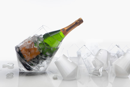 Dossier de presse | 990-03 - Communiqué de presse | KAYIWA’s New Gravity-Defying Barware Redefines Modern Drinking Culture - KAYIWA - Produit -  CARAT Barware by KAYIWA  - Crédit photo : KAYIWA