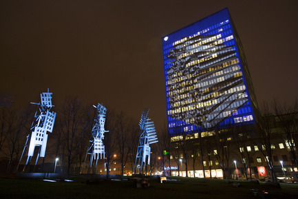 Press kit | 583-12 - Press release | Luminothérapie in the Quartier des spectacles - Quartier des spectacles Partnership - Urban Design - Tension, as part of Impulse, Luminothérapie 6th édition - Photo credit: Martine Doyon