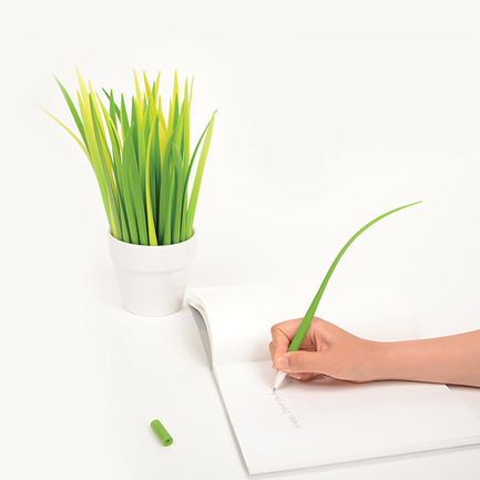Press kit | 902-05 - Press release | World Design Rankings - A' Design Award and Competition - Event + Exhibition - POOLEAF Plastic ball pen by&nbsp;Sil Gi LEE, Chang youn KANG - Photo credit: Sil Gi LEE, Chang youn KANG, 2014.