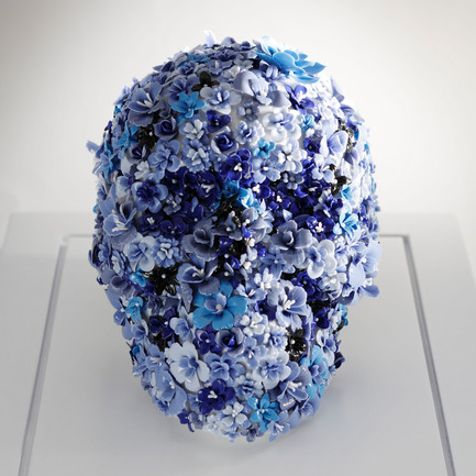 Press kit | 902-06 - Press release | International Call for Design Nominations - A' Design Award and Competition - Competition - Life is Flower Porcelain Artwork by&nbsp;Yasumichi Morita, GLAMOROUS co.,ltd. - Photo credit: Nacasa &amp; Partners Inc.