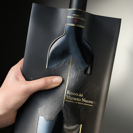Press kit | 902-06 - Press release | International Call for Design Nominations - A' Design Award and Competition - Competition - WINE POUCH (R)EVOLUTION Wine Pouch by&nbsp;Design Agency: Reverse Innovation - Photo credit: Thomas Libis
