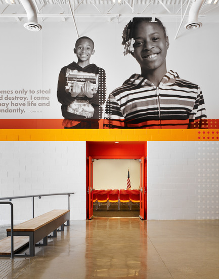 Dossier de presse | 1999-01 - Communiqué de presse | Team A receives AIA Chicago Distinguished Building Award for By The Hand Club For Kids - Team A - Architecture institutionnelle - Crédit photo : Tom Harris&nbsp;© Hedrich Blessing