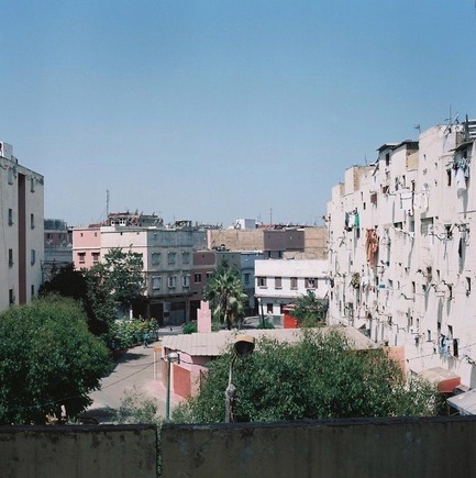 Dossier de presse | 756-06 - Communiqué de presse | Le CCA présente comment les architectes, les experts, les politiciens, les agences internationales et les citoyens négocient l’urbanisme moderne : Casablanca Chandigarh - Centre Canadien d’Architecture (CCA) - Évènement + Exposition - Commande du Centre Canadien d’Architecture, Montréal. Commissioned by the Canadian Centre for Architecture, Montréal. - Crédit photo : Yto Barrada