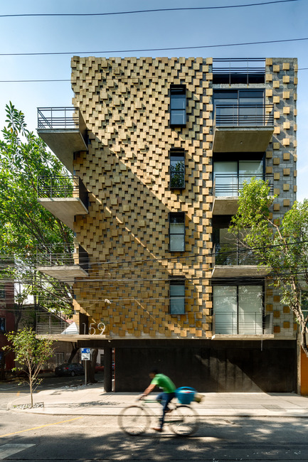 Dossier de presse | 1825-01 - Communiqué de presse | Just Be Apartments - Arqmov Workshop - Architecture résidentielle -  Main Façade  - Crédit photo : Rafael Gamo