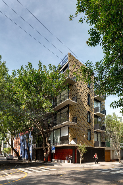 Dossier de presse | 1825-01 - Communiqué de presse | Just Be Apartments - Arqmov Workshop - Architecture résidentielle -  Main Façade  - Crédit photo : Rafael Gamo