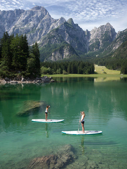 Dossier de presse | 1857-01 - Communiqué de presse | SipaBoards Bring Fresh Air To Paddleboarding - SipaBoards - Produit -  Idyllic hidden spot in the Italian Alps  - Crédit photo : Uros Podlogar