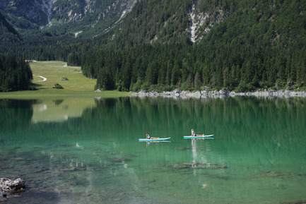 Dossier de presse | 1857-01 - Communiqué de presse | SipaBoards Bring Fresh Air To Paddleboarding - SipaBoards - Produit - Paddle boarding in the Alps - Crédit photo :  Uros Podlogar 