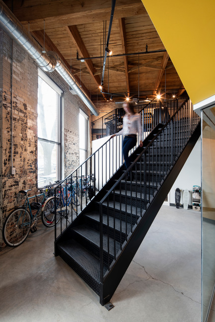 Dossier de presse | 760-12 - Communiqué de presse | Sonorité|s| d’un lieu protéiforme - Jean de Lessard, Designers Créatifs - Design d’intérieur commercial - PixMob - Crédit photo : Adrien Williams