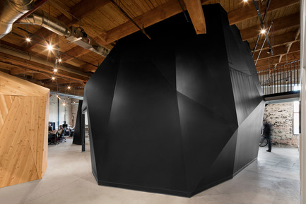 Dossier de presse | 760-12 - Communiqué de presse | Sonorité|s| d’un lieu protéiforme - Jean de Lessard, Designers Créatifs - Design d’intérieur commercial - PixMob - Crédit photo : Adrien Williams