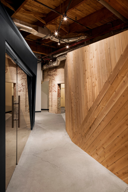 Dossier de presse | 760-12 - Communiqué de presse | Sonorité|s| d’un lieu protéiforme - Jean de Lessard, Designers Créatifs - Design d’intérieur commercial - PixMob - Crédit photo : Adrien Williams
