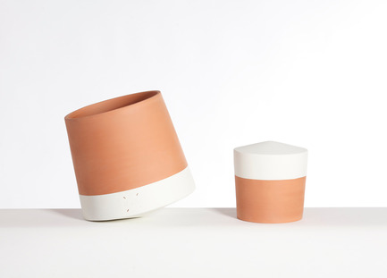 Dossier de presse | 2019-01 - Communiqué de presse | Voltasol, the rolling flowerpot - Studio BAG Disseny - Produit - Voltasol white, 2 sizes.<br> - Crédit photo : Jordi Roca<br>