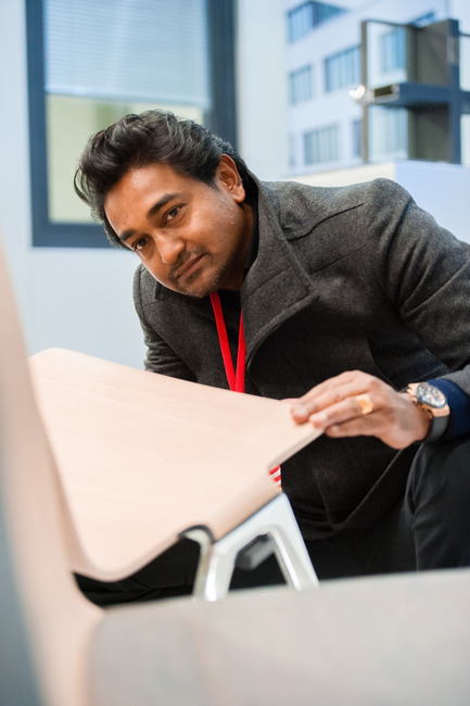 Dossier de presse | 1696-03 - Communiqué de presse | Independent as always – bigger than ever before: The international Red Dot jury uncovers the best products for 2016! - Red Dot Award - Concours - Red Dot juror Raj Nandan - Crédit photo : Red Dot