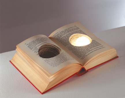 Dossier de presse | 1103-01 - Communiqué de presse | Kazuyo Komoda à la Fondation Achille Castiglioni: un livre et quelques objets - Francesca Acerboni - Évènement + Exposition - 1993-Libro-da-comodino1