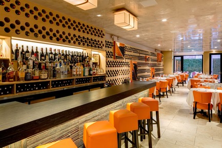 Dossier de presse | 1825-02 - Communiqué de presse | Altesi Ristorante - Arqmov Workshop - Design d’intérieur commercial - Bar &amp; Cava - Crédit photo : Rafael Gamo