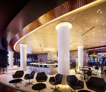 Press kit | 621-23 - Press release | An immersive Lighting design for the Lac-Leamy Casino - Lightemotion - Lighting Design - Photo credit: Stéphane Brugger