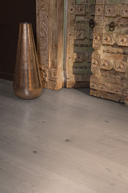 Dossier de presse | 1639-03 - Communiqué de presse | Les nouveautés 2016 des planchers Mirage… plus grandioses que jamais! - Les Planchers de bois franc Mirage - Produit - Chêne rouge rustique, Treasure - Collection Sweet Memories   - Crédit photo : Planchers Mirage