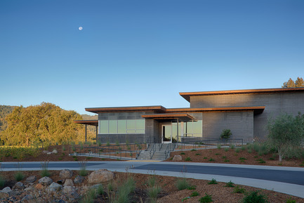 Press kit | 2039-01 - Press release | Titus Vineyards - MH Architects - Industrial Architecture -     The main entrance of Titus Winery is a balanced composition of varied-height, layered horizontal roof planes. &nbsp;Exterior materials include cedar soffits, concrete board-form tilt-up walls, gunmetal blue panels above windows, and anodized aluminum window frames.    - Photo credit:   Technical Imagery Studios<br>  