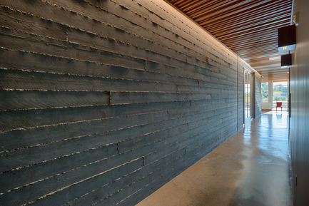 Press kit | 2039-01 - Press release | Titus Vineyards - MH Architects - Industrial Architecture -      The concrete board-form walls that from the exterior&nbsp;façade continue at the interior and provide a textured surface for a recessed LED light above. &nbsp;Matching interior and exterior finish materials allowed for a blending between the two spaces.&nbsp;  - Photo credit:   Technical Imagery Studios  