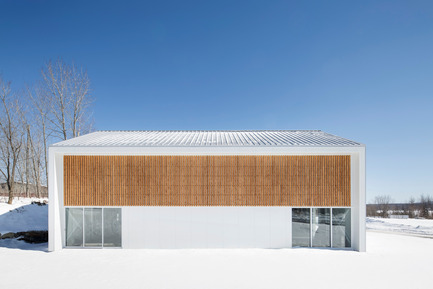 Dossier de presse | 1633-01 - Communiqué de presse | La Taule - Centre d'entraînement - Architecture Microclimat - Architecture commerciale - Façade - Crédit photo : Adrien Williams