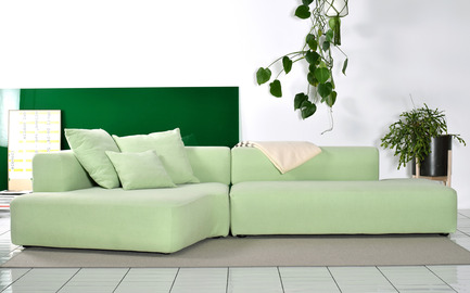 Dossier de presse | 2038-01 - Communiqué de presse | Une conception locale de mobilier évolutif, produit à mini prix - Élément de base - Produit -         Sectionnel PANORAMA&nbsp; Vert mossy&nbsp; 2 250.00$ Déhoussable!&nbsp;  - Crédit photo : EDB