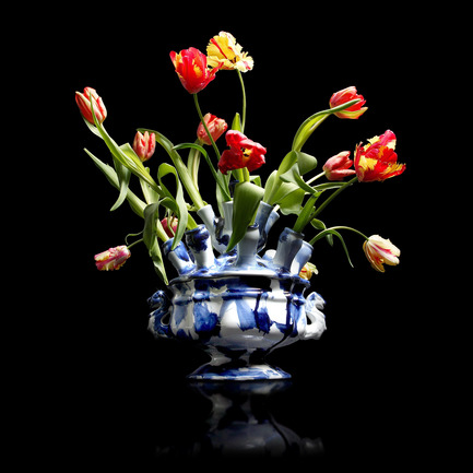 Press kit | 1604-05 - Press release | Design Days Dubai, the world’s most diverse fair dedicated to collectable design opens March 14, 2016 - Design Days Dubai - Commercial Interior Design - Marcel Wanders- One Minute Delft Blue Tulip Vase - Photo credit: Marcel Wanders