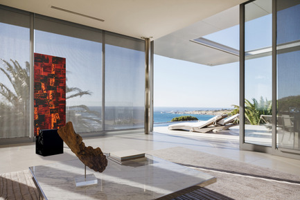 Dossier de presse | 2053-01 - Communiqué de presse | deiNERI innove avec le stand’ART: un produit unique permettant d'exposer les œuvres d’art à l’extérieur. - deiNERI Design Inc. - Produit -  François Trottier, artiste peintre&nbsp; - Crédit photo : Tanya Paiva, Paiva Design<br>