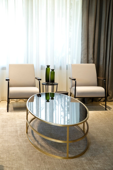 Press kit | 1540-02 - Press release | The Rebirth of a Living Space by ROHD - ROHD - Residential Interior Design - ORIANE TABLE - Photo credit: RUDY BOUCHEBEL