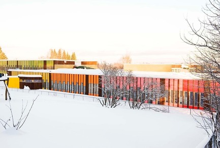 Dossier de presse | 2013-02 - Communiqué de presse | Winner announcements for the WAN Commercial, Colour, Metal & Small Spaces Award 2015 - World Architecture News Awards (WAN AWARDS) - Concours -   WAN Colour in Architecture Award 2015 Winner&nbsp;<br>Bønsmoen primary school by Fortunen AS<br>   - Crédit photo :  © Merethe S Odland 