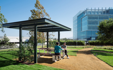 Press kit | 2041-01 - Press release | Silicon Valley’s Newest Rooftop Park Brings Workplace Amenities to New Heights - DES Architects + Engineers - Landscape Architecture - Outdoor Work Space - Photo credit: Gregory Cortez