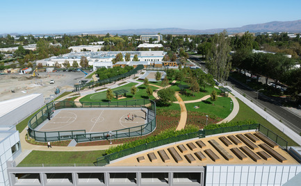 Press kit | 2041-01 - Press release | Silicon Valley’s Newest Rooftop Park Brings Workplace Amenities to New Heights - DES Architects + Engineers - Landscape Architecture - View from Office Tower - Photo credit: Gregory Cortez