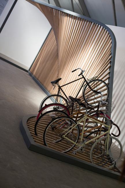Press kit | 1604-06 - Press release | Design Days Dubai Completes It Fifth And Most Successful Edition To-Date - Design Days Dubai - Event + Exhibition -   Urban Commissions 2.0 winning public shelter, Bike d3, designed by architecture student Hinjal Kumar is unveiled at Design Days Dubai 2016 - Photo credit: Design Days Dubai (2016)