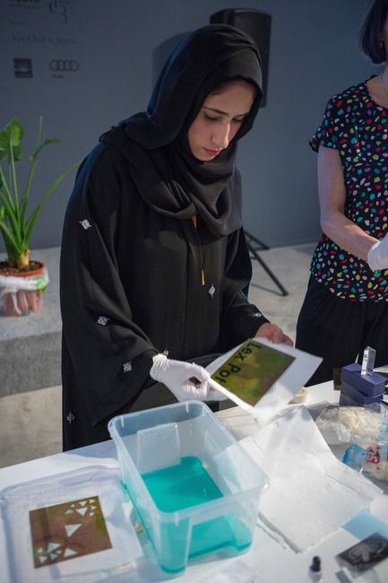 Press kit | 1604-06 - Press release | Design Days Dubai Completes It Fifth And Most Successful Edition To-Date - Design Days Dubai - Event + Exhibition - Participants of 'Harness the Sun' workshop led by Dutch designer Lex Pott ( presented by The Consulate-General of The Kingdom of The Netherlands), Design Days Dubai 2016    - Photo credit: Design Days Dubai (2016)