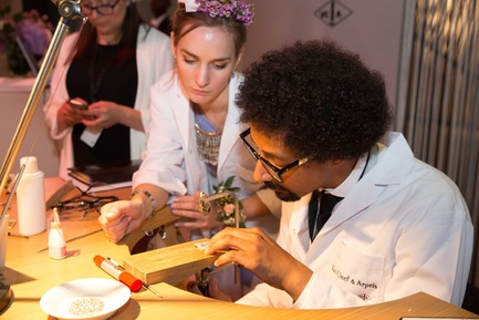 Press kit | 1604-06 - Press release | Design Days Dubai Completes It Fifth And Most Successful Edition To-Date - Design Days Dubai - Event + Exhibition -  Mock up workshop by Van Cleef &amp; Arpels, Design Days Dubai 2016   - Photo credit: Design Days Dubai (2016)