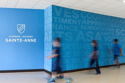 Press kit | 1299-01 - Press release | Sainte-Anne Academy, the school of tomorrow - Taktik design - Institutional Architecture - Hallway &amp; values wall - Photo credit: Maxime Brouillet
