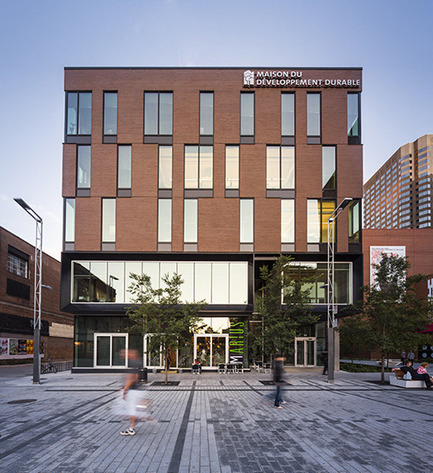 Dossier de presse | 916-03 - Communiqué de presse | Menkès Shooner Dagenais Letourneux Architectes remporte le prix d’excellence lors du Gala Durabilys 2016 - Menkès Shooner Dagenais LeTourneux Architectes - Architecture institutionnelle -  Maison du développement durable&nbsp;| Rue Sainte-Catherine, Montréal  - Crédit photo : Stéphane Groleau
