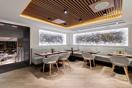 Dossier de presse | 2066-01 - Communiqué de presse | Canadian Design studio II BY IV DESIGN receives growing international recognition for Retail Environments - II BY IV DESIGN - Design d’intérieur commercial - Kasa Moto_First Floor Dining - Crédit photo : Arnaud Marthouret