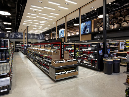 Dossier de presse | 2066-01 - Communiqué de presse | Canadian Design studio II BY IV DESIGN receives growing international recognition for Retail Environments - II BY IV DESIGN - Design d’intérieur commercial - The Beaches, LCBO Urban Infill Store - Crédit photo : David Whittaker
