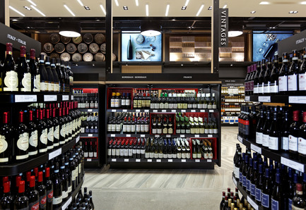 Dossier de presse | 2066-01 - Communiqué de presse | Canadian Design studio II BY IV DESIGN receives growing international recognition for Retail Environments - II BY IV DESIGN - Design d’intérieur commercial - The Beaches, LCBO Urban Infill Store - Crédit photo : David Whittaker