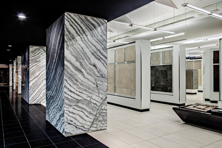 Dossier de presse | 2066-01 - Communiqué de presse | Canadian Design studio II BY IV DESIGN receives growing international recognition for Retail Environments - II BY IV DESIGN - Design d’intérieur commercial - Olympia Tile Showroom - Crédit photo : Hill Peppard