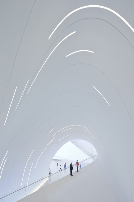 Press kit | 2072-01 - Press release | Zaha Hadid1950­-2016 - Zaha Hadid Architects - Event + Exhibition - Heydar Aliyev Center, Baku - Photo credit: Iwan Baan