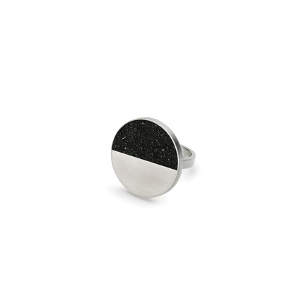 Press kit | 2063-01 - Press release | Stellar, a new concrete-and-diamond jewelry collection from Konzuk, launches at ICFF in New York in May 2016 - KONZUK - Product -  Konzuk Stellar Collection:&nbsp;Cephei Minor, ring  - Photo credit: Jason Koroluk