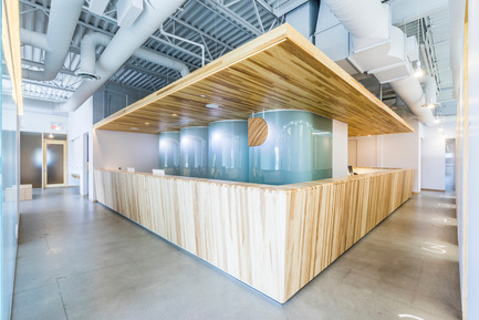 Dossier de presse | 1142-04 - Communiqué de presse | Clinique D diaphane: thérapie par la lumière - L. McComber - Design d’intérieur commercial - Accueil - Crédit photo : Raphaël Thibodeau