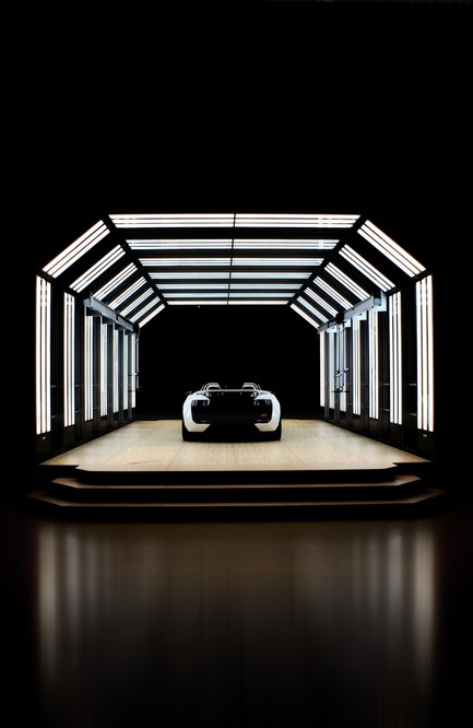 Dossier de presse | 2086-01 - Communiqué de presse | A Tunnel With Unique LED Lighting - Eisenmann - Design industriel - Improved ergonomics as well as an optimized lighting environment promote an efficiency increase.  - Crédit photo :  Eisenmann 
