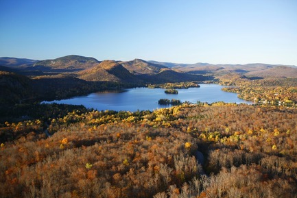 Dossier de presse | 1095-01 - Communiqué de presse | Fraternité-sur-Lac dévoile SPAHAUS - Fraternité-sur-Lac & YH2 - Architecture résidentielle - Fraternite-sur-Lac Lac Supérieur, Tremblant 