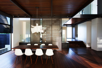 Press kit | 720-08 - Press release | Coupée Croisée (Cut & Cross) - yh2 - Residential Architecture - Photo credit: Francis Pelletier