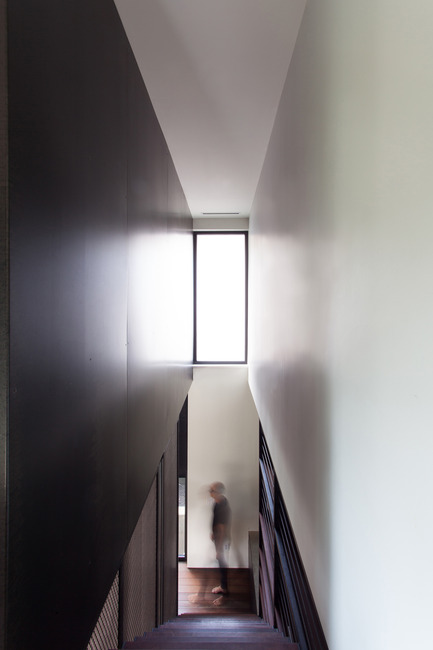 Press kit | 720-08 - Press release | Coupée Croisée (Cut & Cross) - yh2 - Residential Architecture - Photo credit: Francis Pelletier