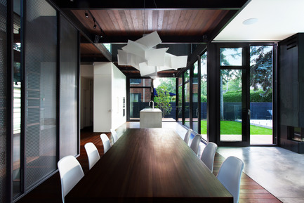 Press kit | 720-08 - Press release | Coupée Croisée (Cut & Cross) - yh2 - Residential Architecture - Photo credit: Francis Pelletier